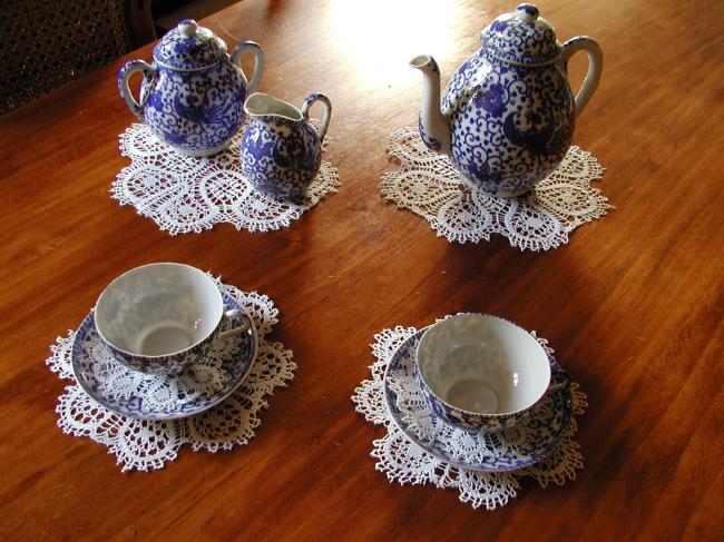 Lovely set of 10 doilies in Cluny bobbin lace, for the tea !