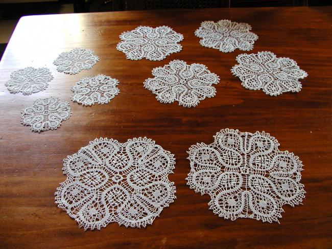 Lovely set of 10 doilies in Cluny bobbin lace, for the tea !