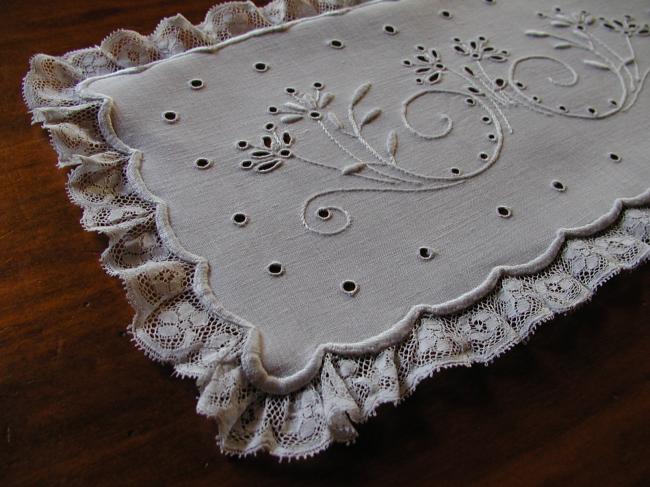 Superb oblong doily with lovely embroidery and Valenciennes lace