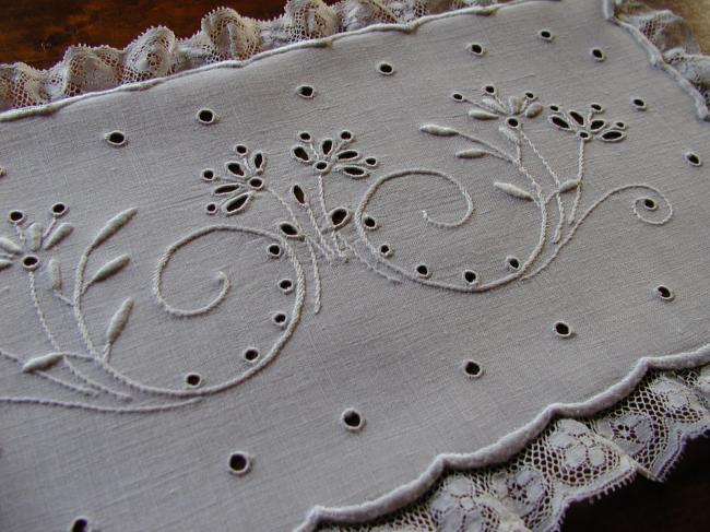 Superb oblong doily with lovely embroidery and Valenciennes lace