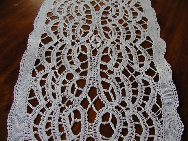 Lovely Torchon bobbin lace oval table centre mat