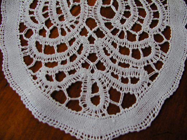 Lovely Torchon bobbin lace oval table centre mat