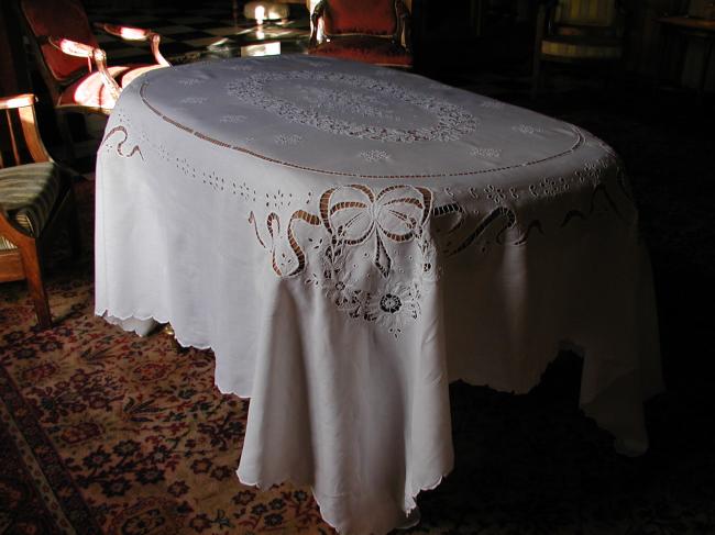 Gorgeous tablecloth with somptuous hand made white and open embroidery