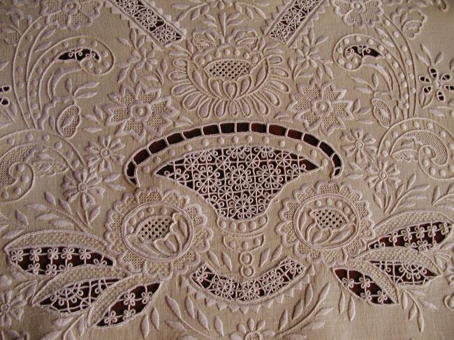 Exceptional presentation set service in ivory Madeira embroidery (17pieces)