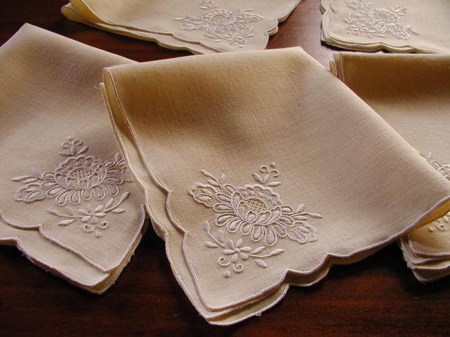 Exceptional presentation set service in ivory Madeira embroidery (17pieces)