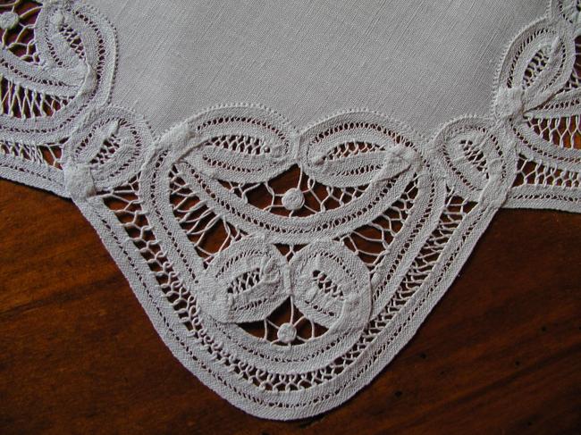 So cute  star doily with Bruges lace