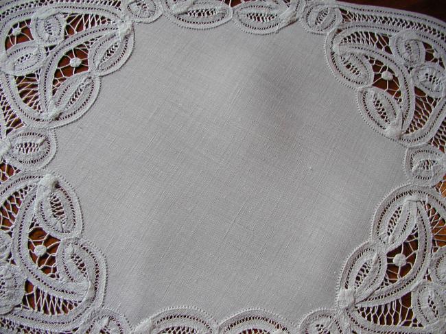 So cute  star doily with Bruges lace