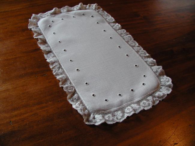 So graceful oblong Valenciennes lace doily and open works