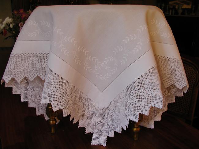 Such a lovely tablecloth with crown of laurel