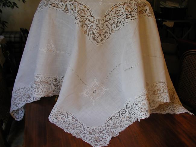 Superb linen tablecloth with inserts of Hardanger and Filet lace