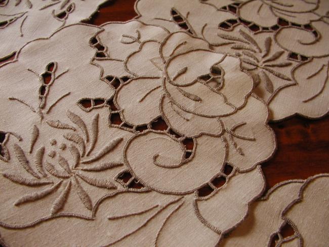 Gorgeous Madeira set of 12 table mats with peony flowers