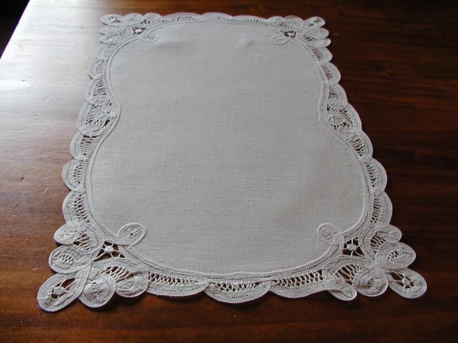 Lovely trolley mat with Renaissance lace