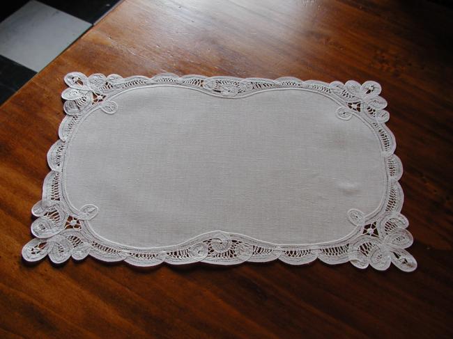 Lovely trolley mat with Renaissance lace