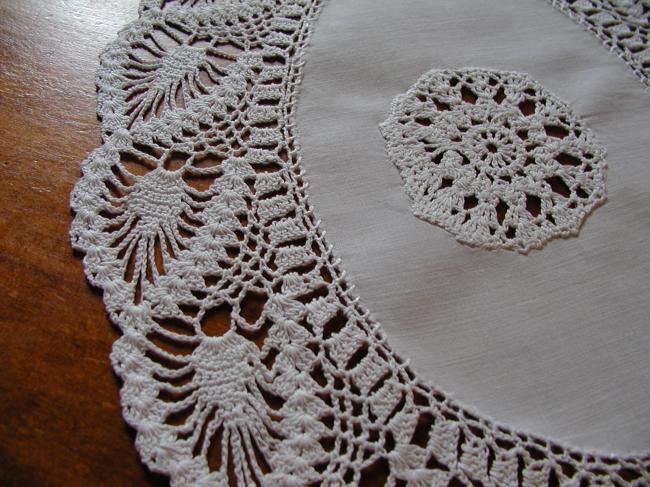 Lovely oval doily with crochet insert and lace