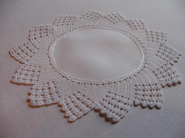 So sweet crochet lace doily with star shape 1920