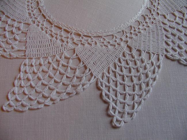 Charming star doily with crochet lace 1920