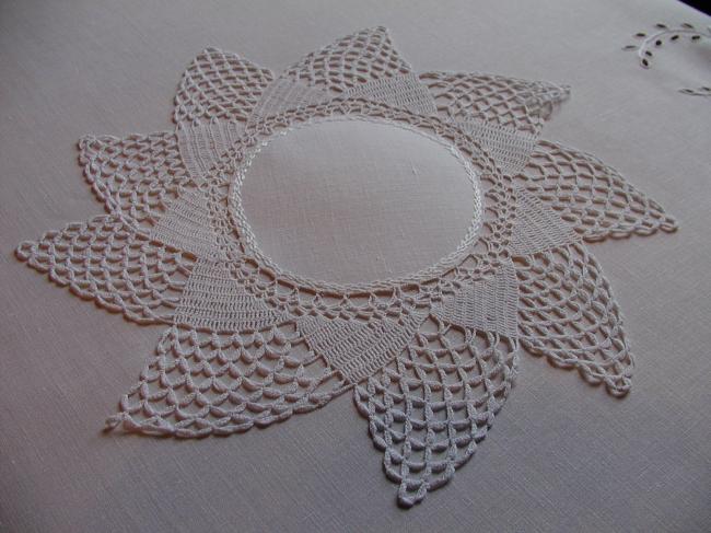 Charming star doily with crochet lace 1920