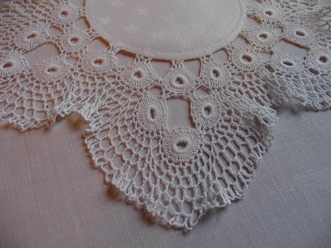 So sweet doily with Ivy damask linen and irish guipure lace