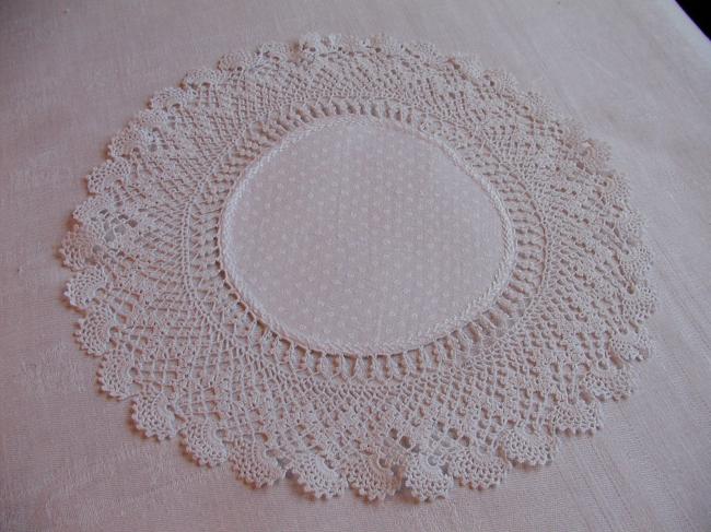 So charming victorian doily with Irish guipure lace