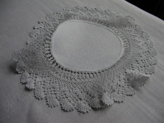 So charming victorian doily with Irish guipure lace