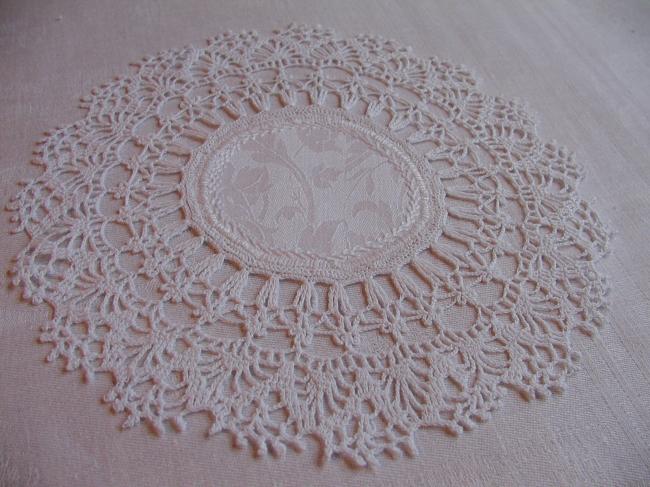 Gorgeous little round doily with guipure lace