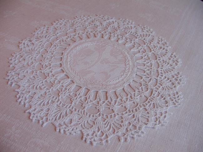 Gorgeous little round doily with guipure lace