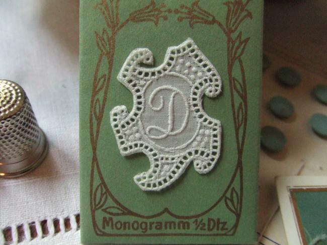 Magnifique monogramme D dans un cartouche ajouré de fine batiste 1900-20