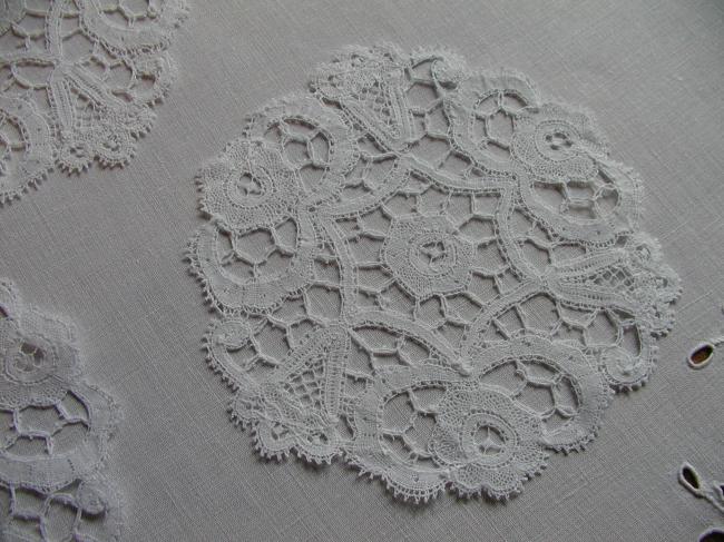 Lovely set of 4 small  round Hungary bobbin lace doilies