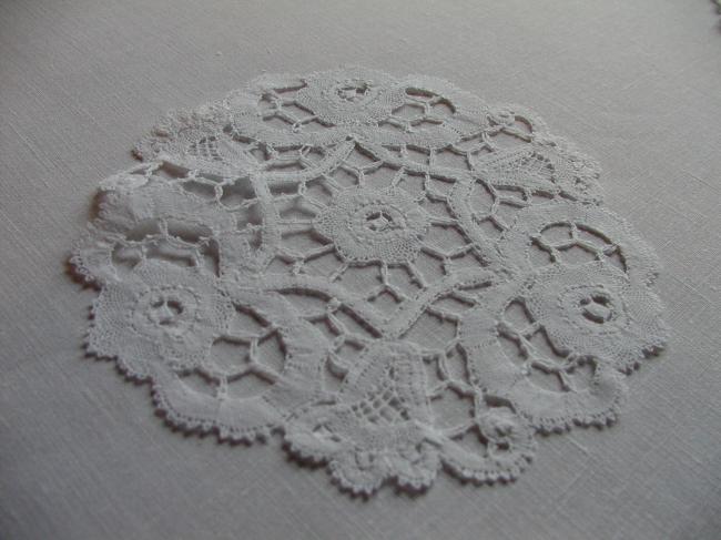 Lovely set of 4 small  round Hungary bobbin lace doilies