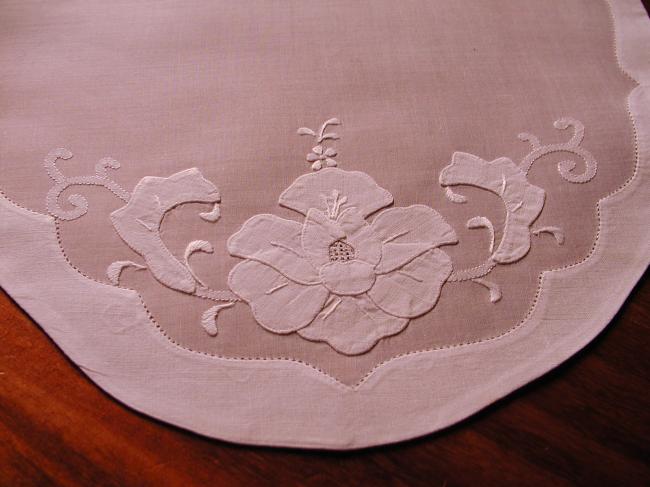 2 lovely table mats in organdi with appliqués of embroidery