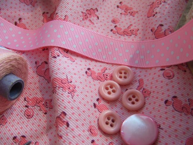 Adorable ruban gros grain rose à petits pois blancs (16mm)