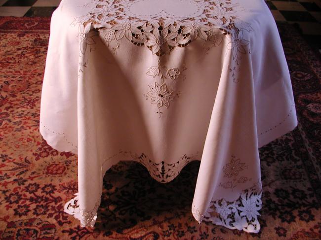 Somptuous banquet tablecloth with gorgeous Madeira embroidery