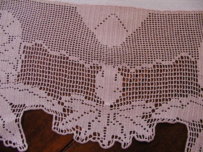 Spectacular designer Mary Card crochet lace tablecloth