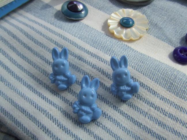 Adorable bouton en forme de lapin, couleur bleue