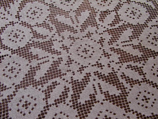 Lovely squared doily in very fine filet lace