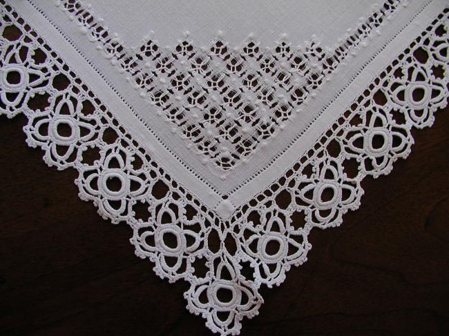 Wonderful doily with drawn thread works and irish guipure lace 1900