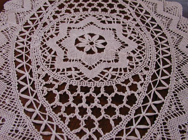 Lovely Cluny bobbin lace oval table centre