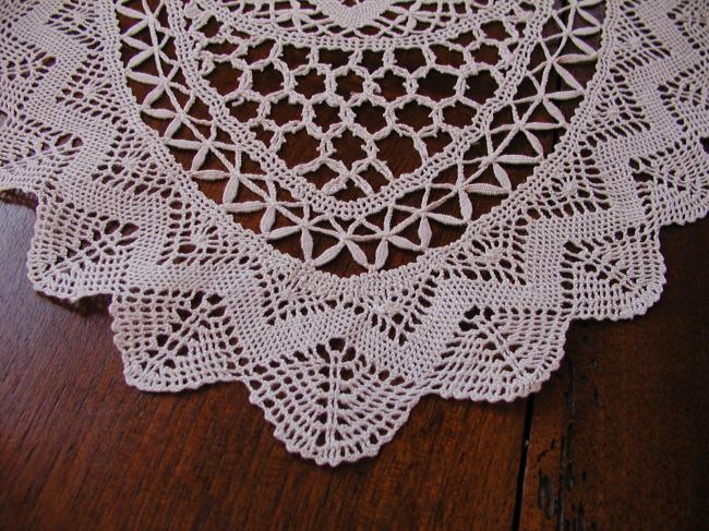 Lovely Cluny bobbin lace oval table centre