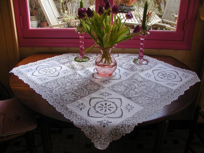 Stunning tablecloth with fine filet lace and Richelieu embroidery