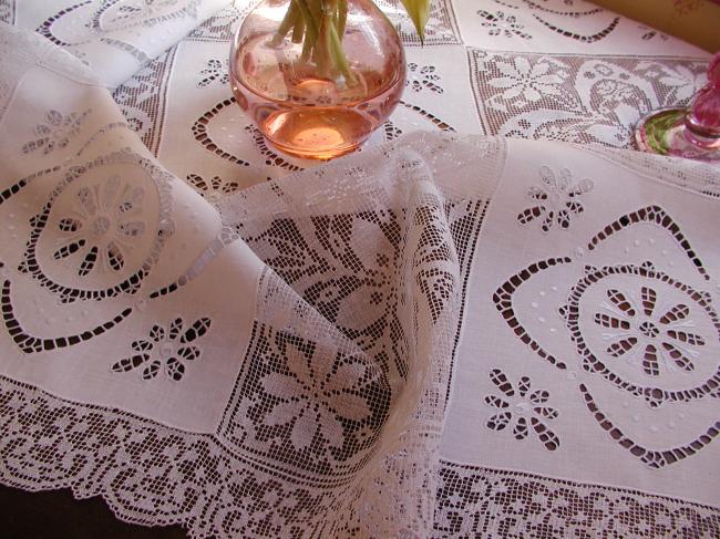 Stunning tablecloth with fine filet lace and Richelieu embroidery