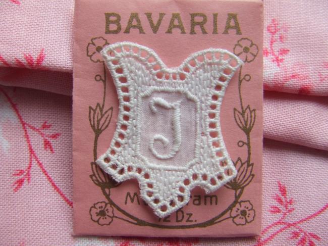 Superbe monogramme J dans un cartouche ajouré en fine batiste 1900-20