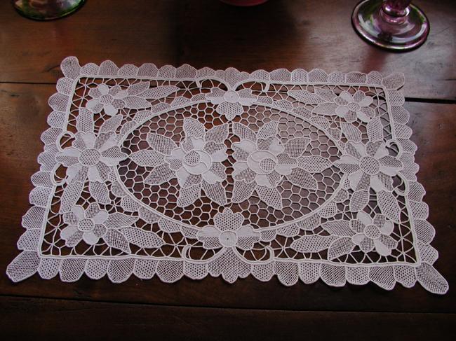 Gorgeous Bolognia lace traycloth or table centre 1920