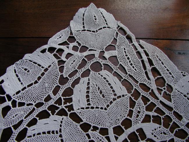 Stunning traycloth with hand made Venezia lace 1900