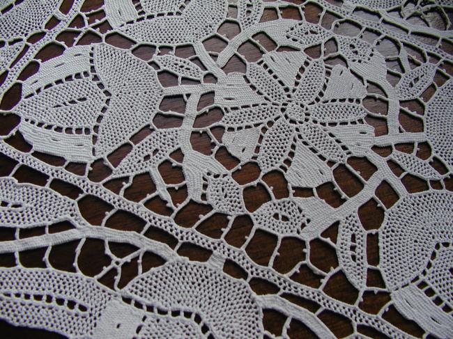 Stunning traycloth with hand made Venezia lace 1900