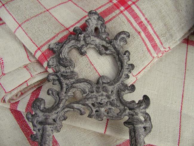 Romantique petit lutrin style Louis XV en métal vieilli