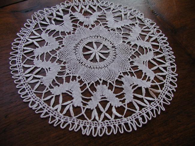 Lovely set of 3 round doilies with  bobbin Cluny lace