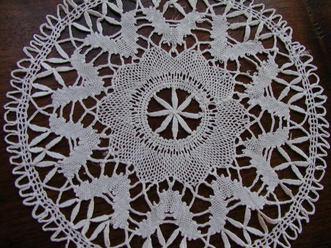 Lovely set of 3 round doilies with  bobbin Cluny lace