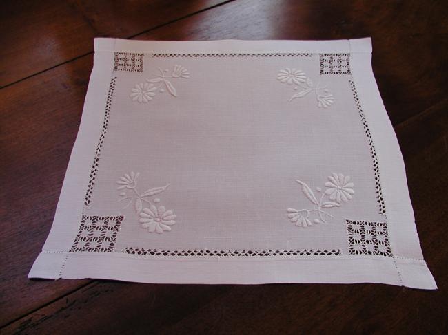 So charming squared doily with white and drawn thread works 1900