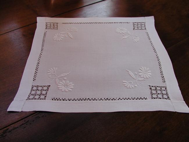 So charming squared doily with white and drawn thread works 1900