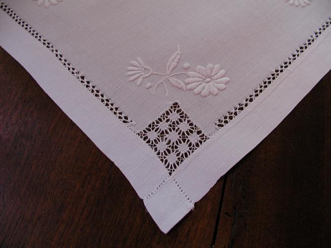 So charming squared doily with white and drawn thread works 1900